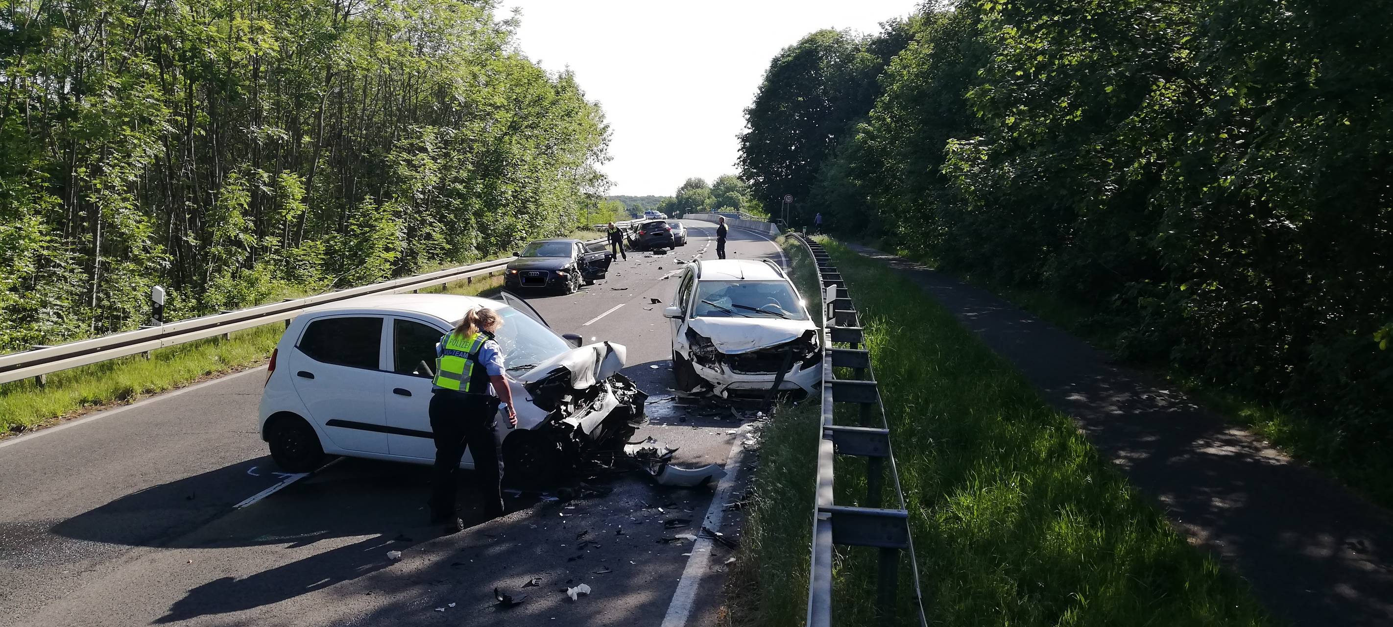 Zwei Schwerverletzte nach Massenkarambolage