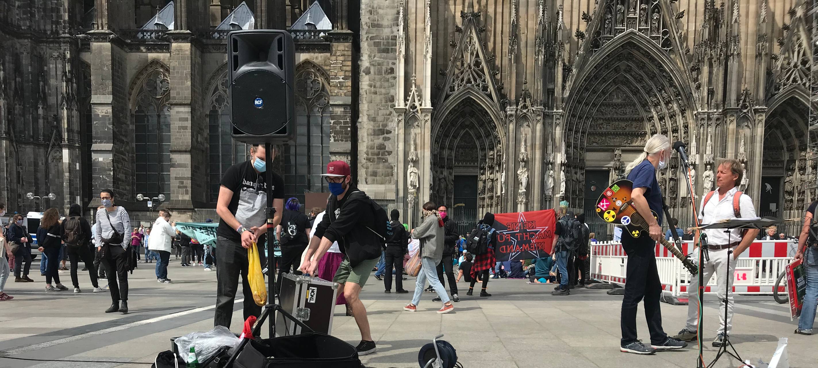 Teilweise aufgeheizte Stimmung bei Demos