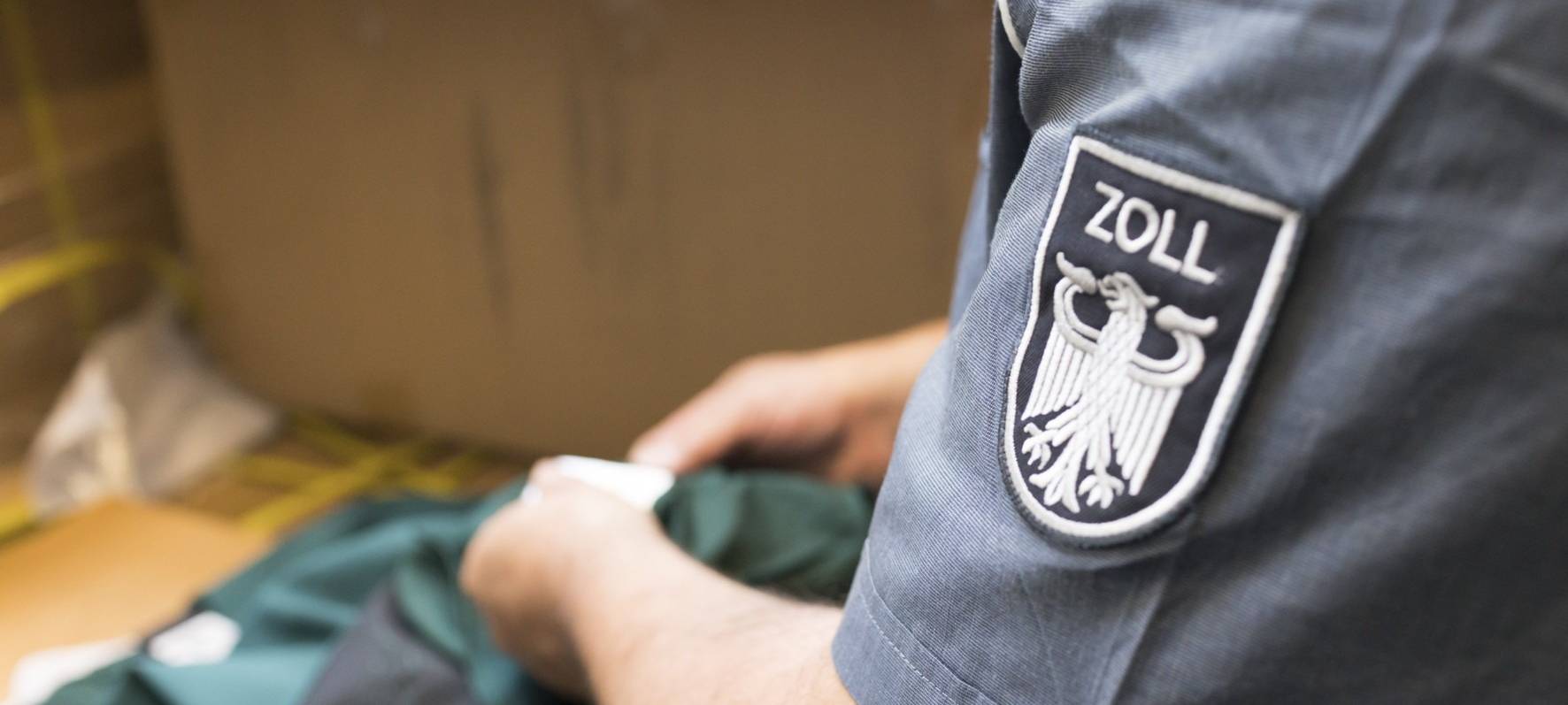 Zoll hebt illegale Shisha-Tabak-Fabrik aus