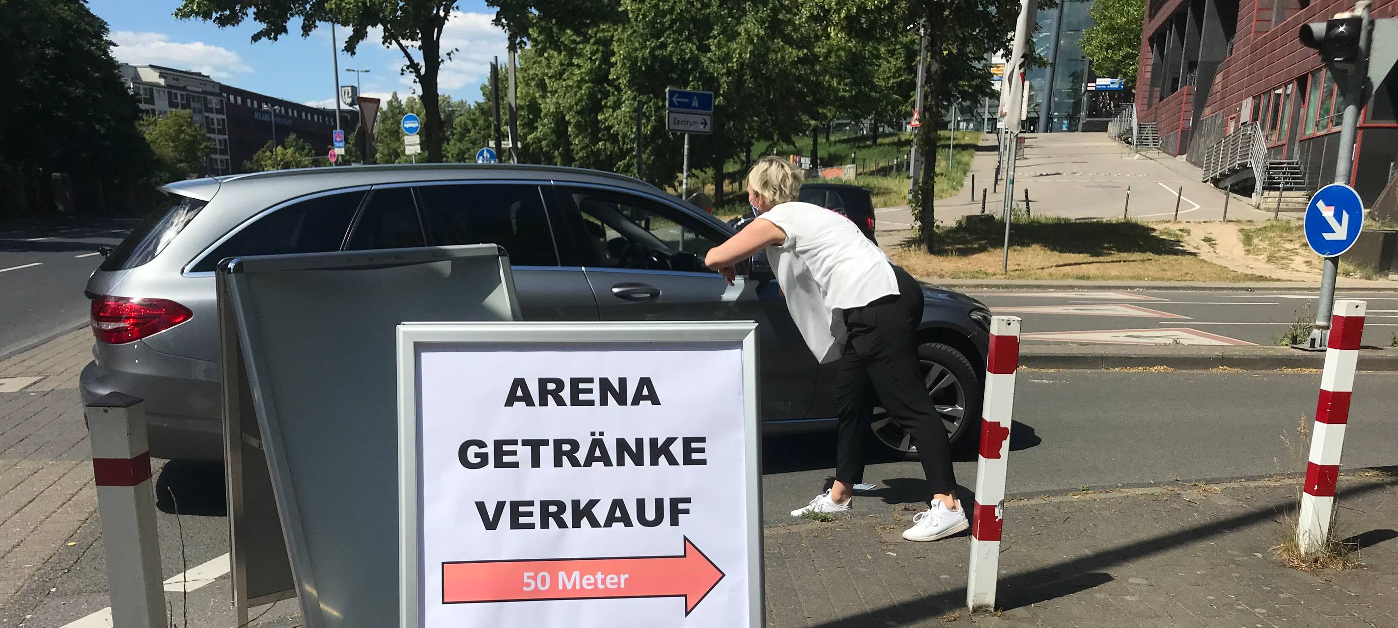 Ansturm auf Getränke an der LANXESS arena