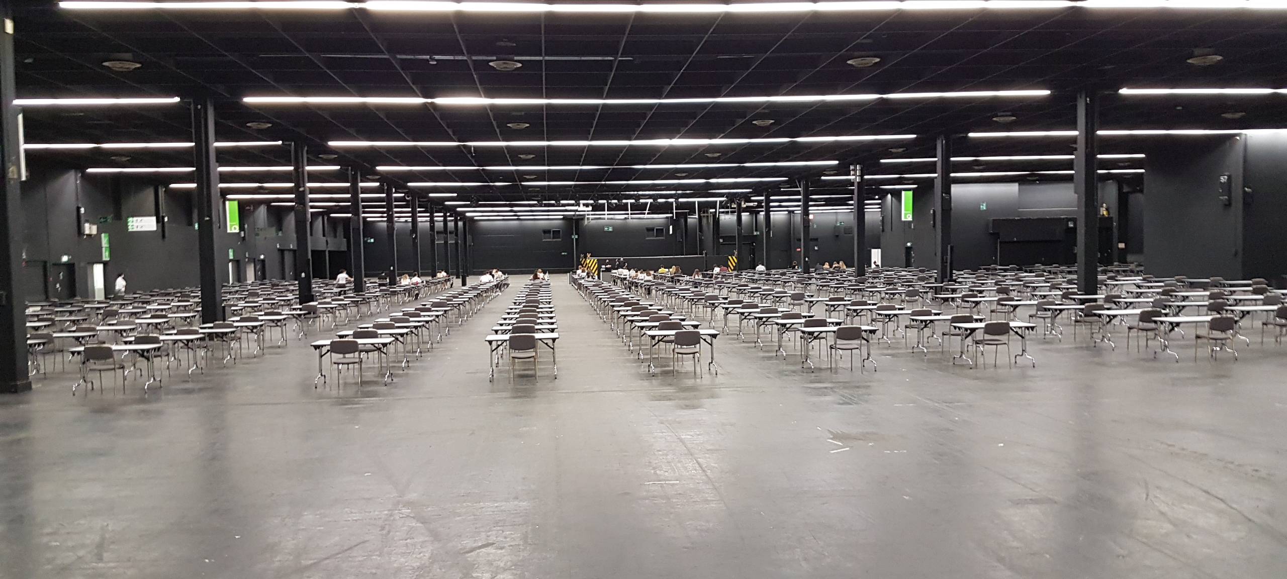 Messehalle in Deutz als Standort für Uni-Prüfungen