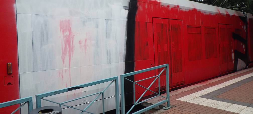 Stadtbahn in Großaktion beschmiert