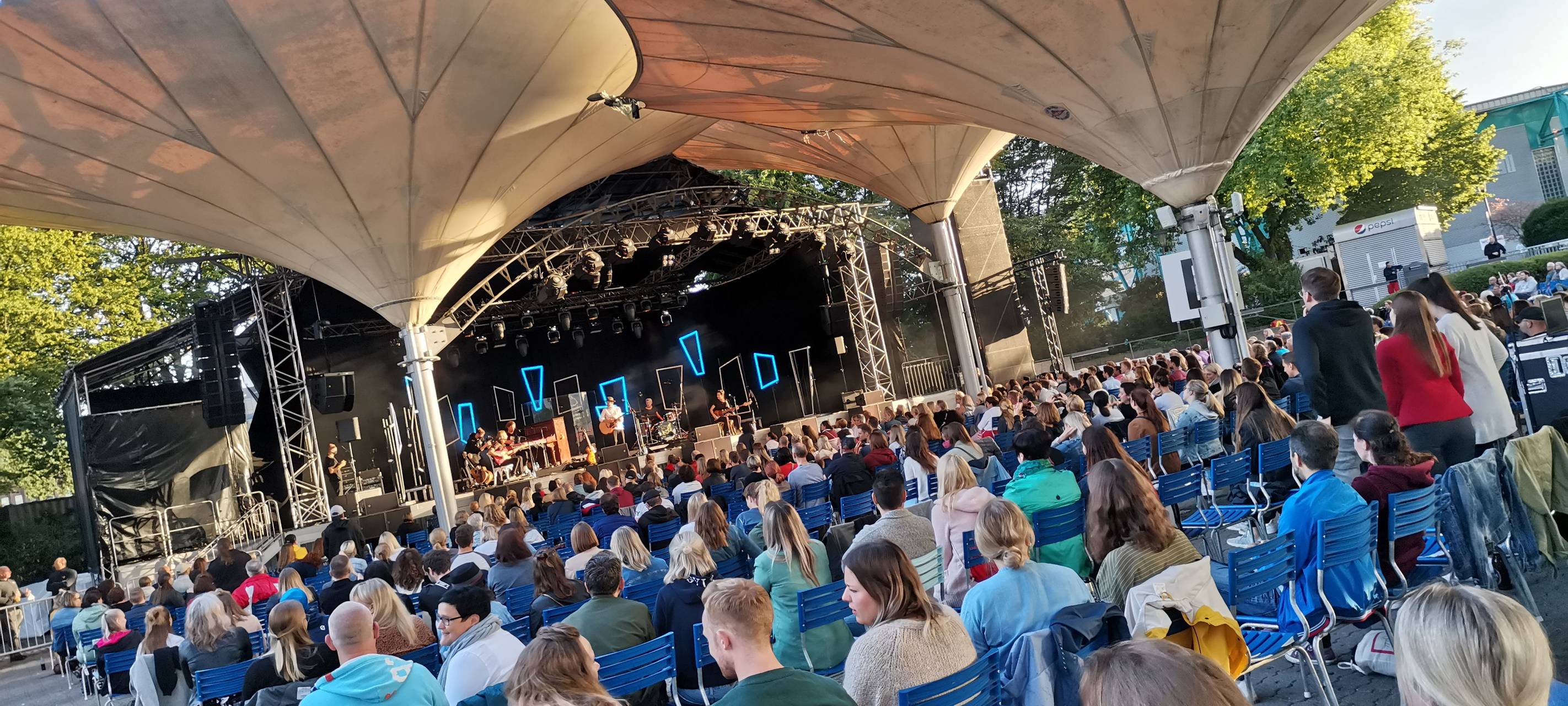 Tanzbrunnen im Sommer gut besucht