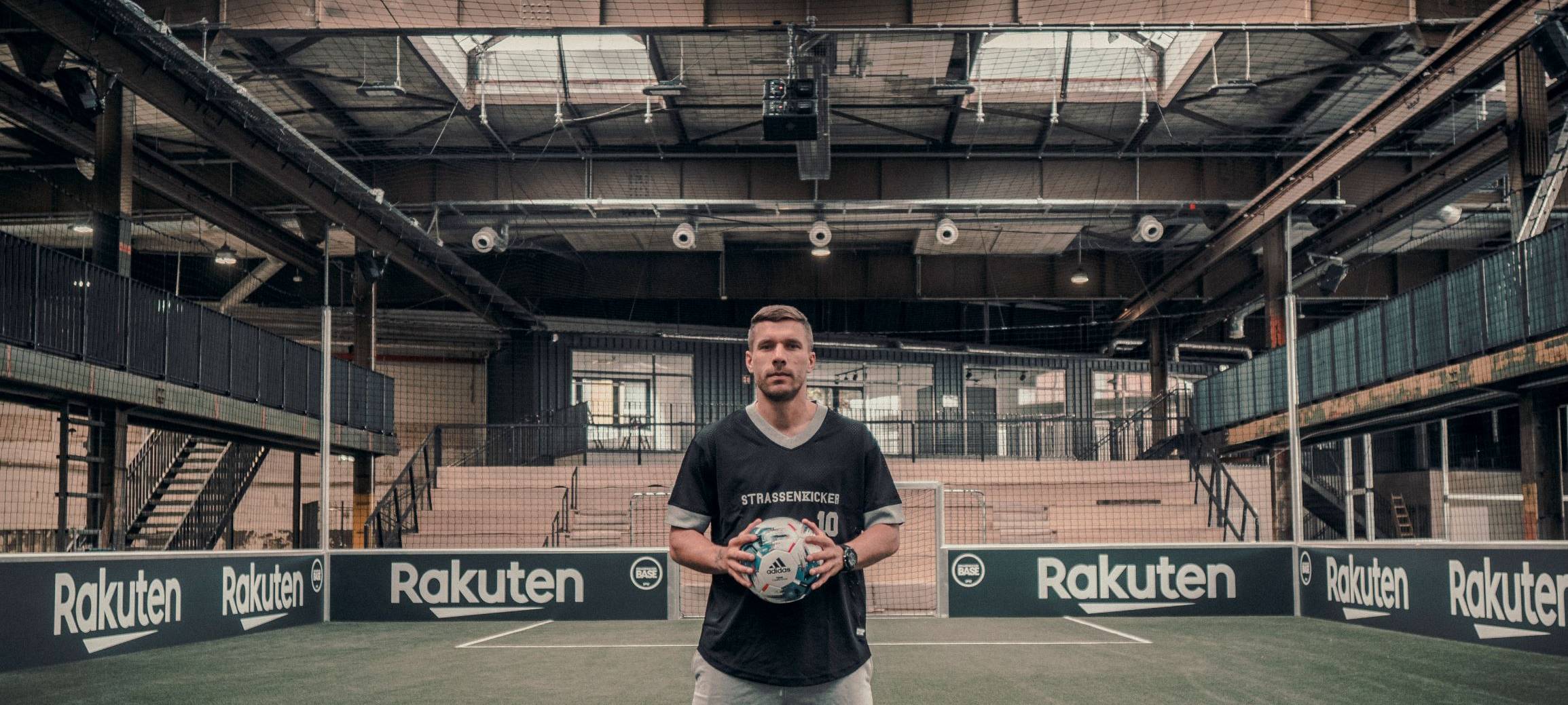 Fußball-Turnier „Poldis Eleven“ in Strassenkicker Base