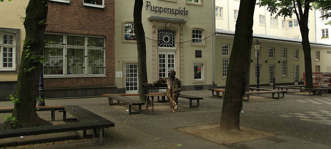 Kostenloses Straßentheater auf dem Eisenmarkt