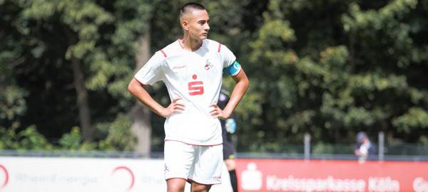 Talent Castrop bleibt bis 2023 und spielt bei den Profis mit