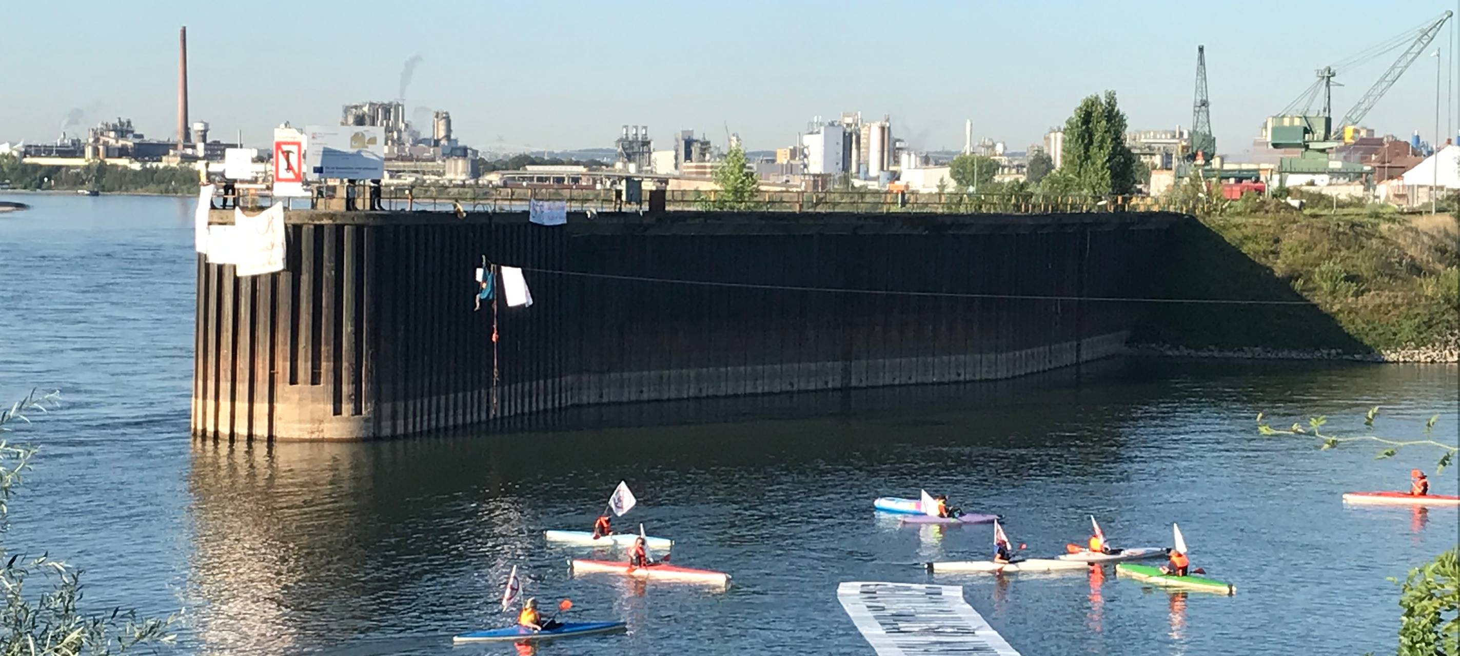 Nach Demo am Godorfer Hafen: Polizei ermittelt
