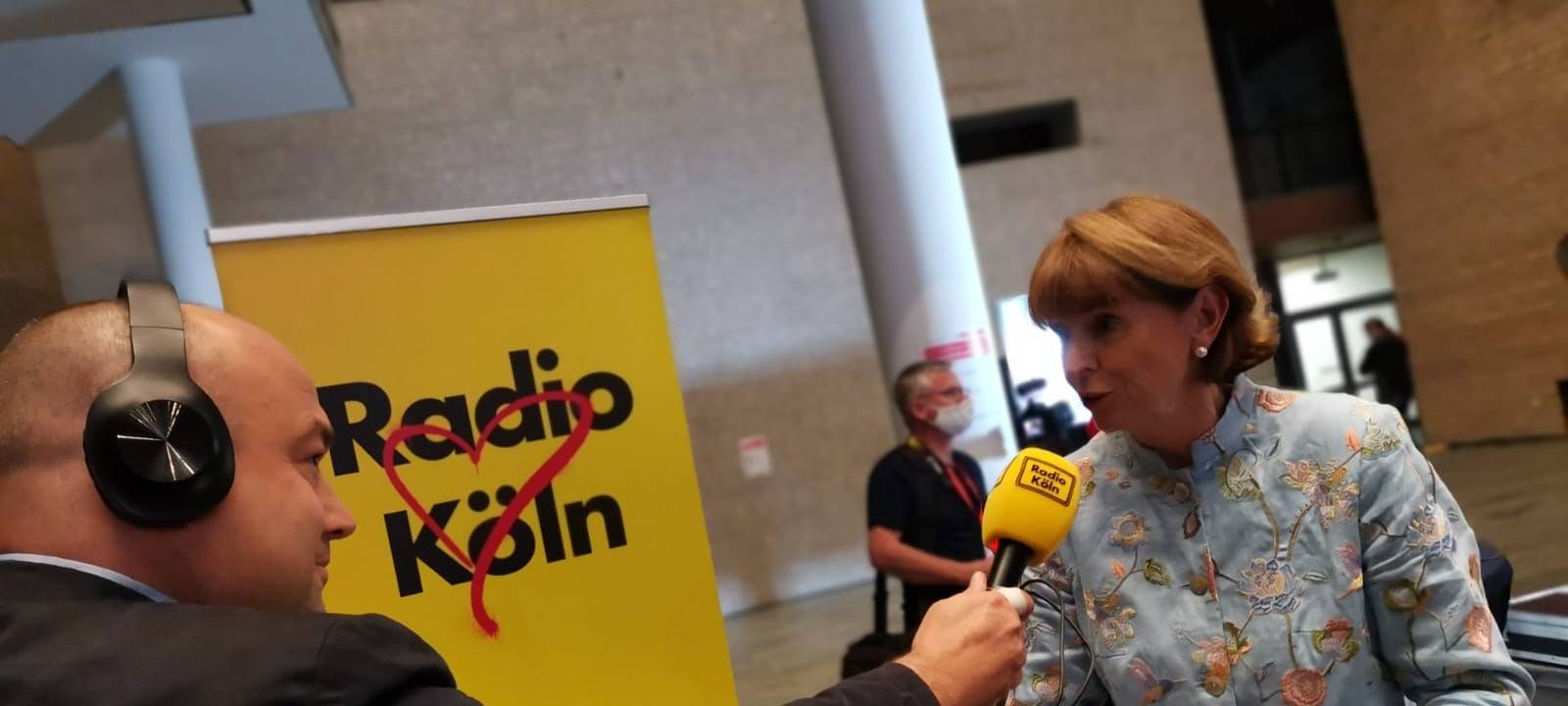Reker: Corona-Situation kurz vor Unkontrollierbarkeit