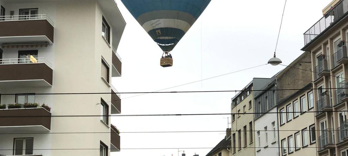 Heißluftballon stürzt beinahe über Köln ab