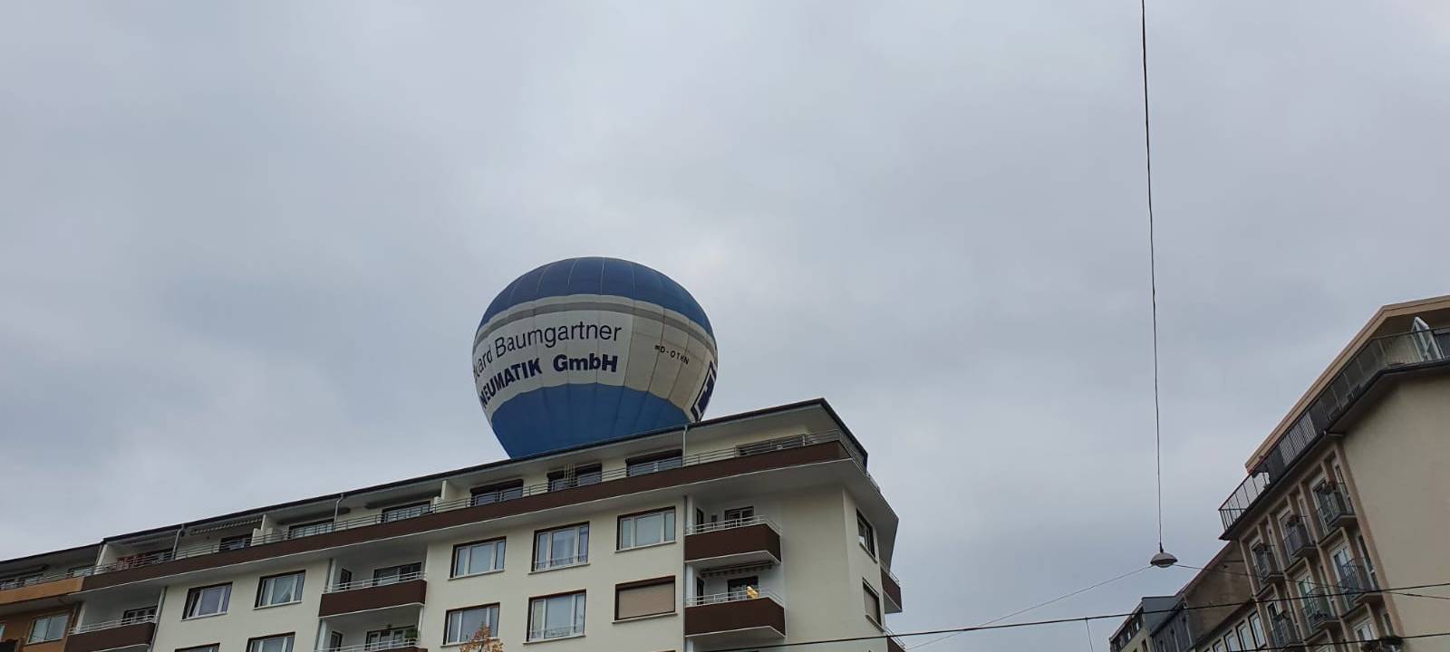 Heißluftballon stürzt beinahe über Köln ab