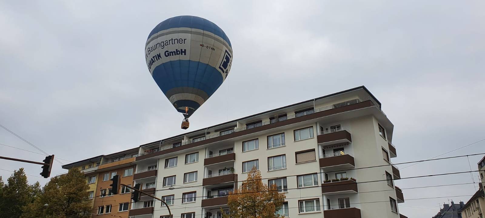 Heißluftballon stürzt beinahe über Köln ab