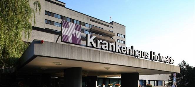 Versammlung gegen Schließung des Krankenhaus Holweide