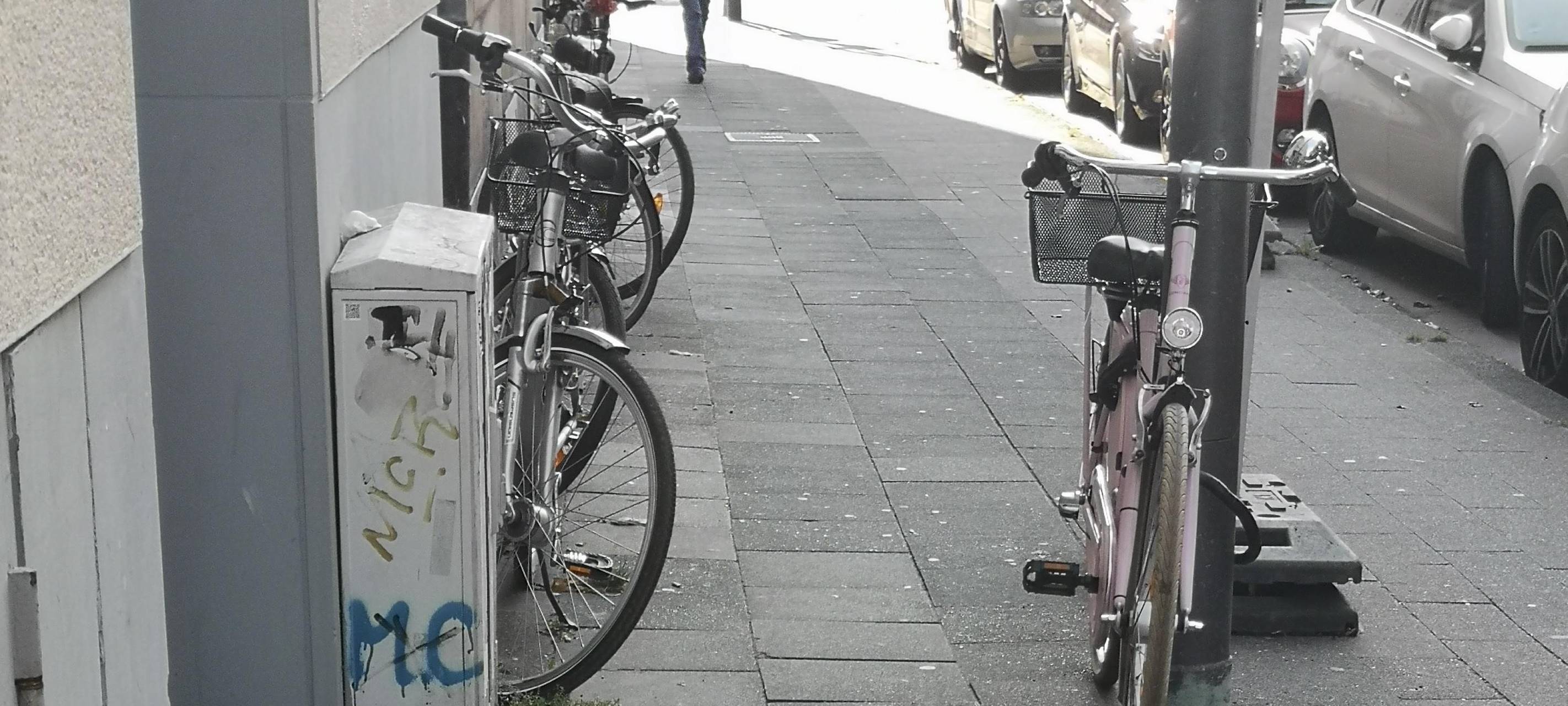 Ordnungsamt soll gegen Falschparker auf Gehwegen vorgehen