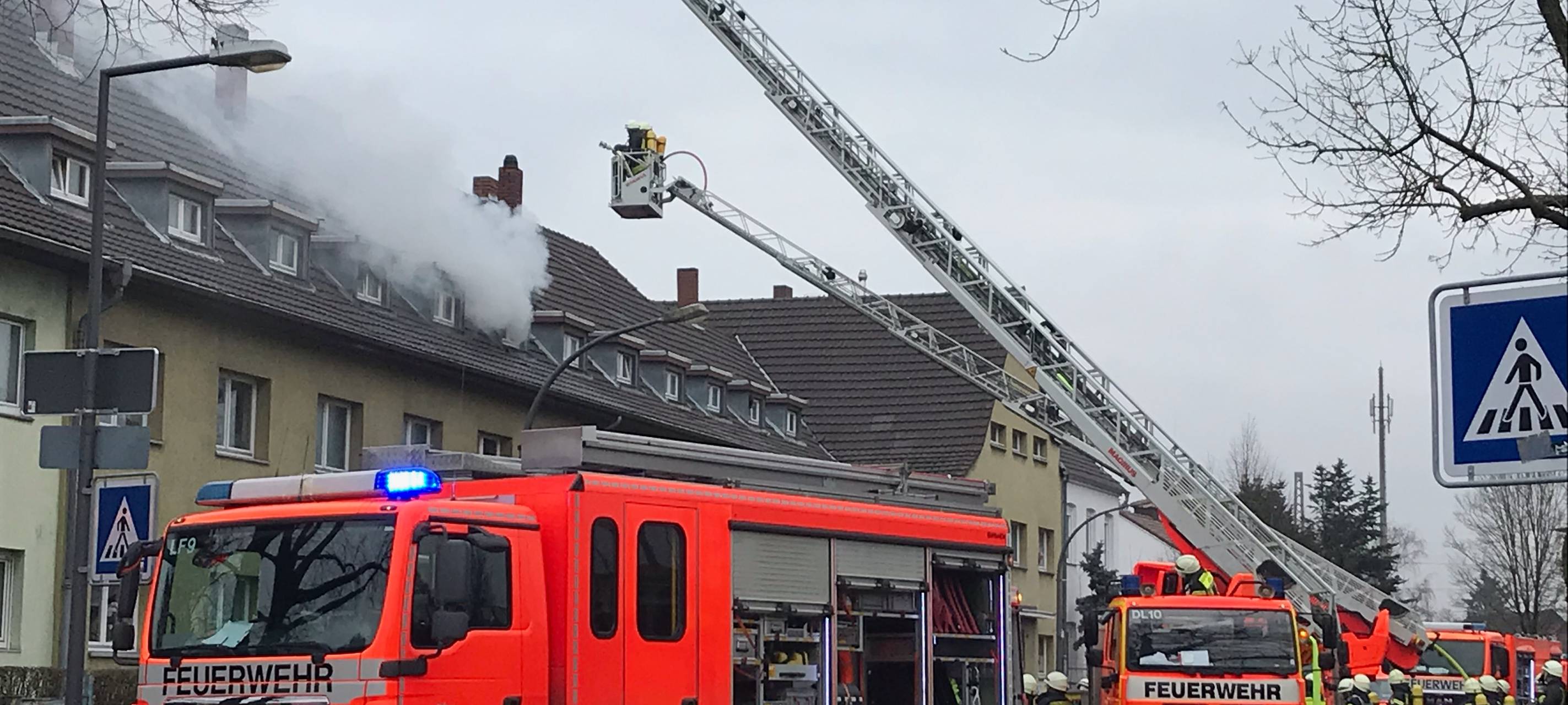 Kölnerin kommt bei Dachgeschossbrand ums Leben