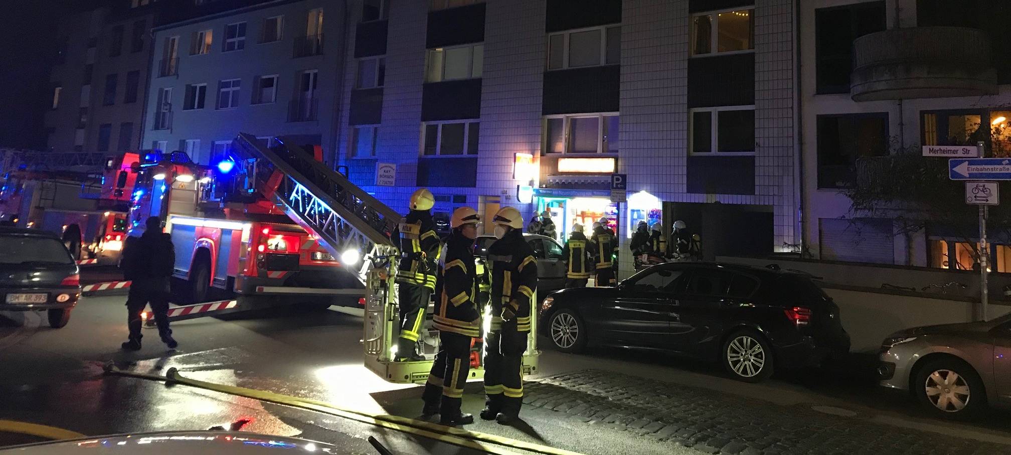Nächtlicher Feuerwehreinsatz in Nippes