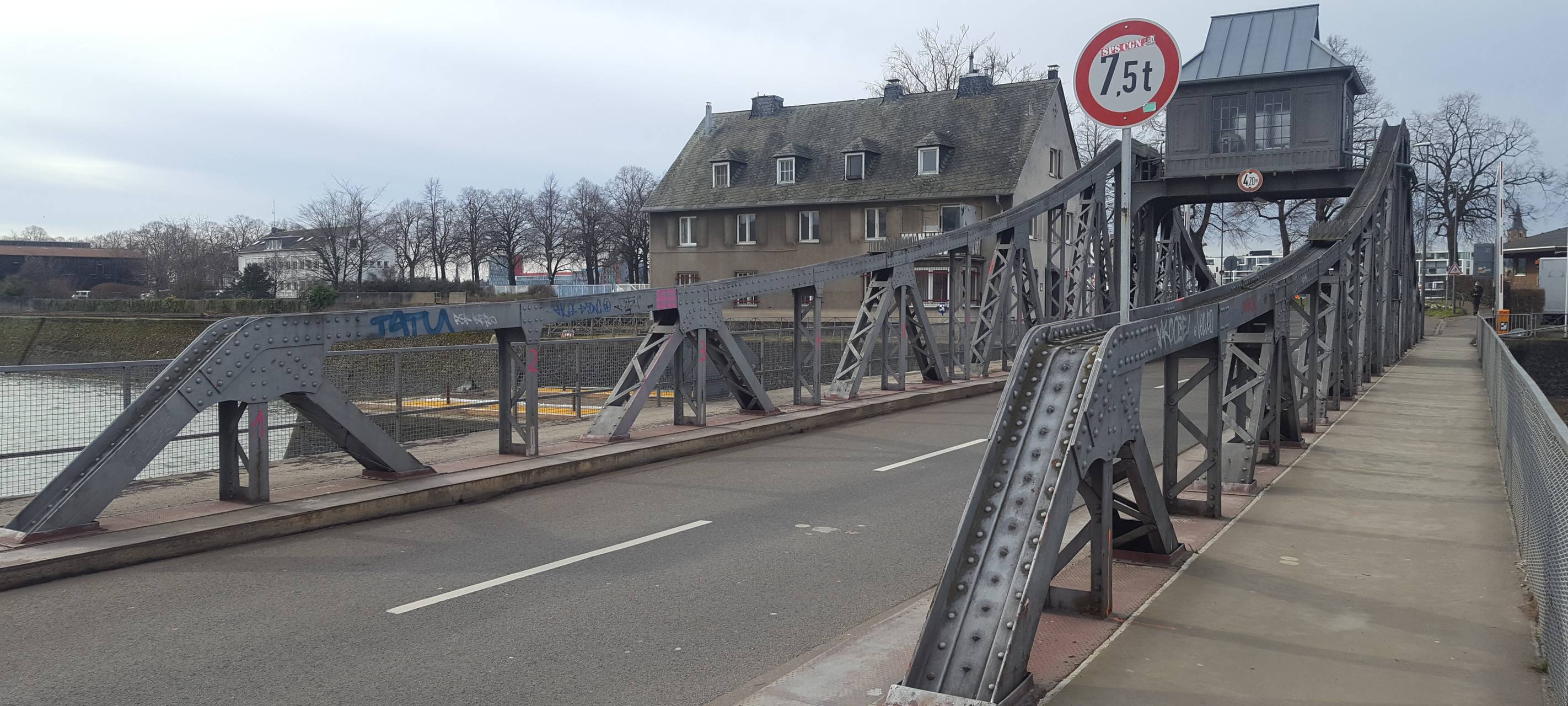 Straßenverkehr soll von Deutzer Drehbrücke weichen