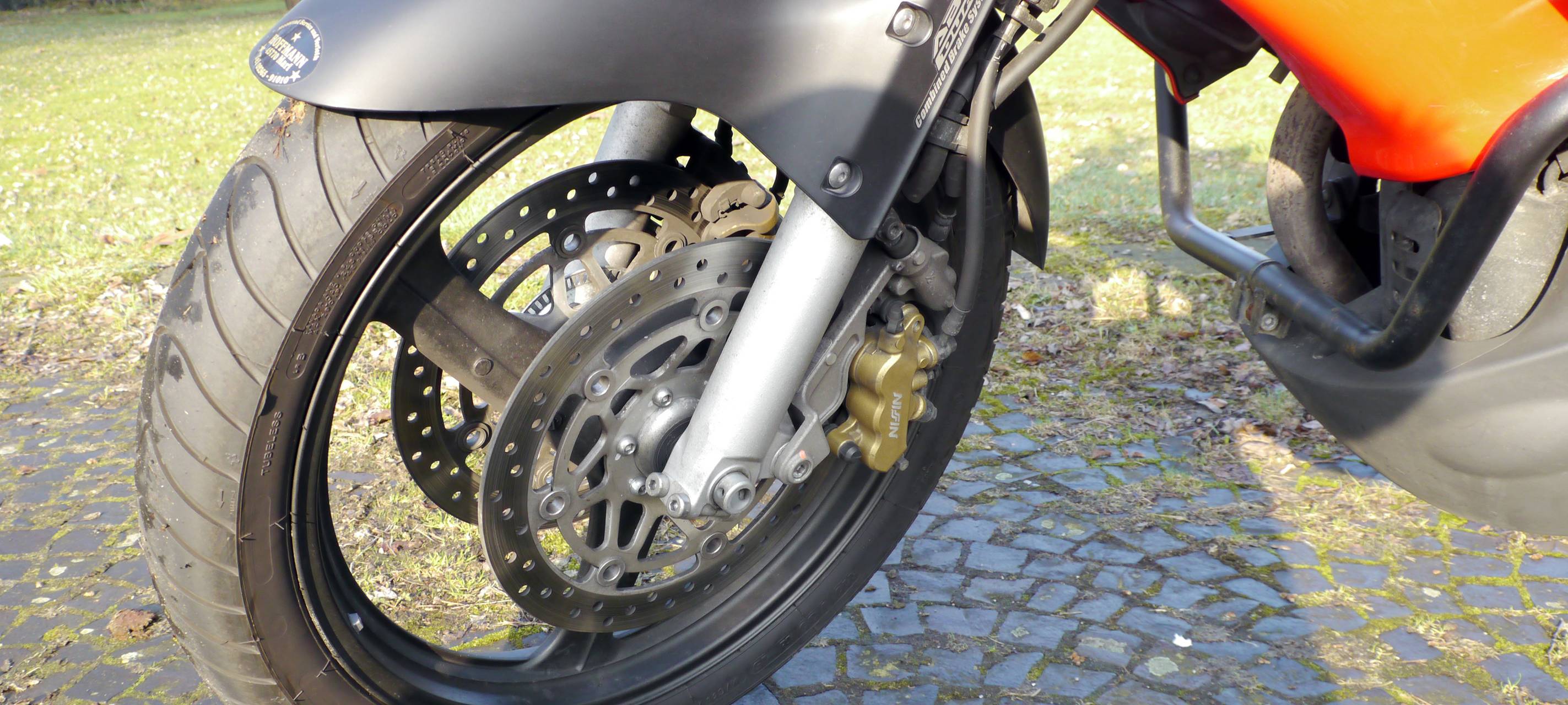 Fahrschülerin kollidiert mit Auto