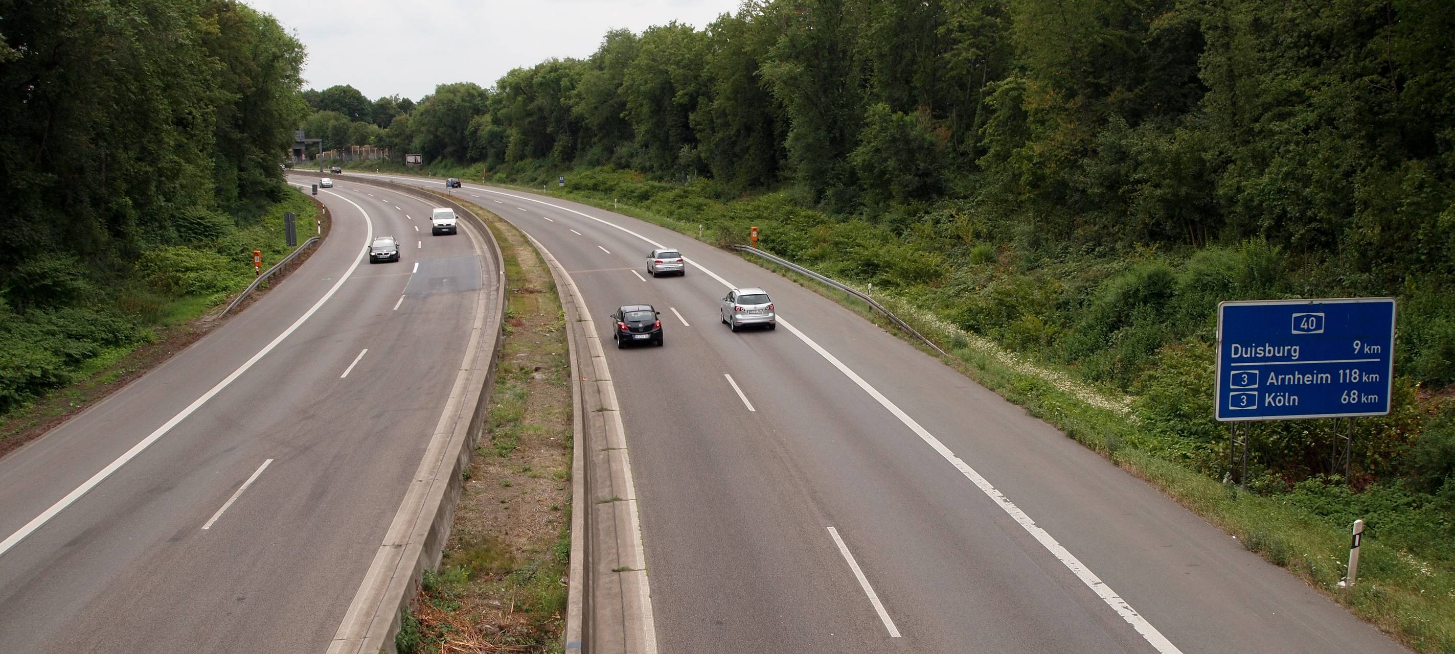 Großeinsatz auf der A4 wegen Kollision mit LKW