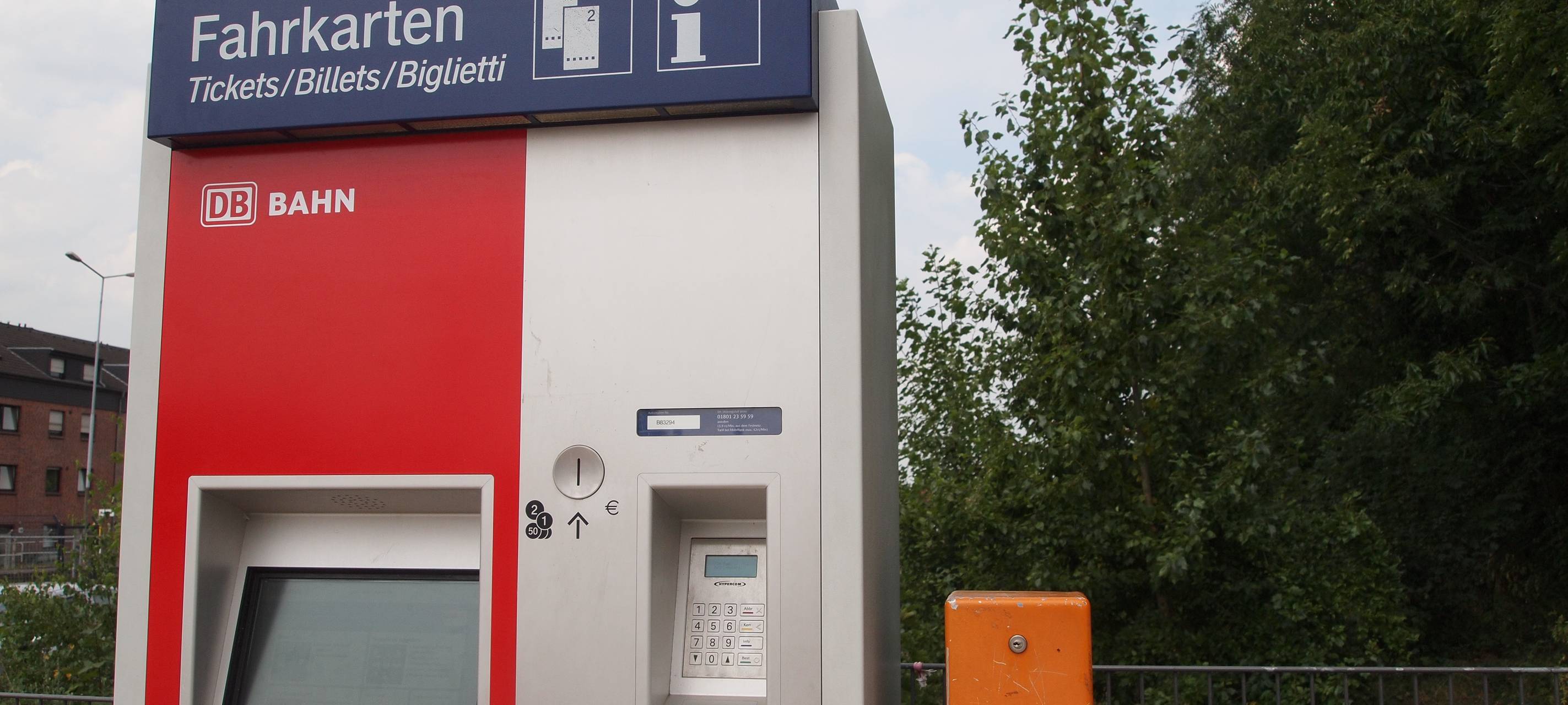 Fahrkartenautomat am Longericher Bahnhof gesprengt