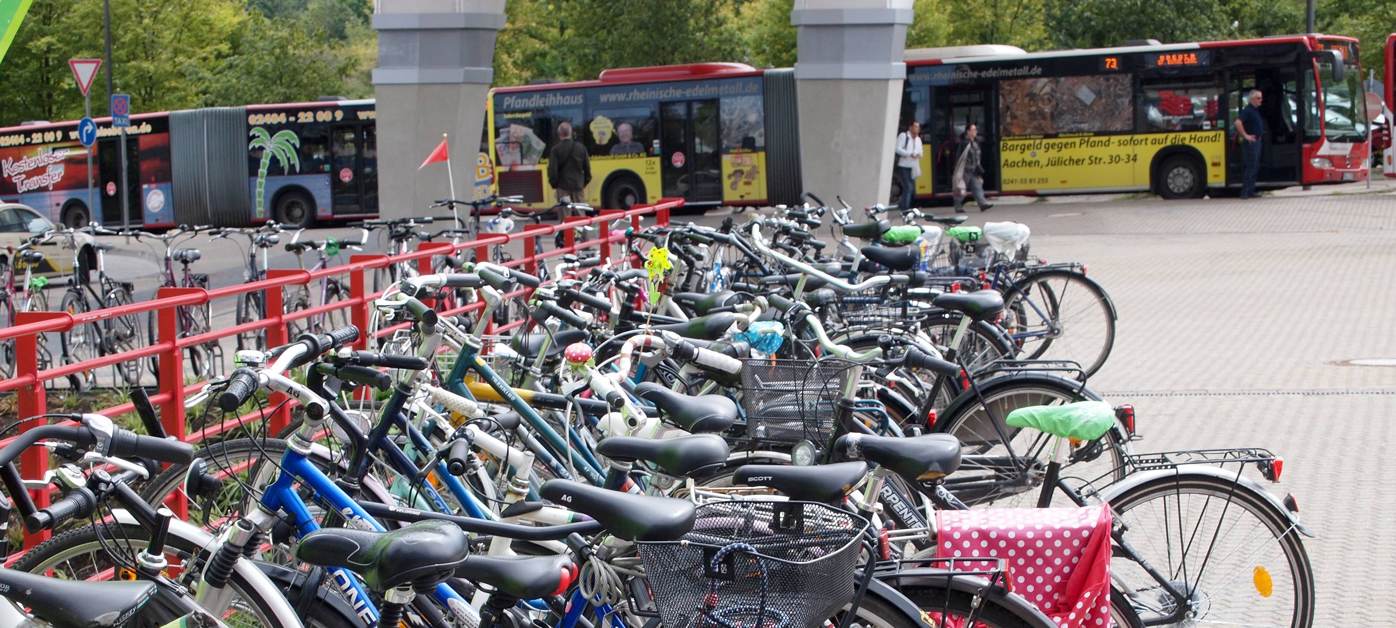 Fahrradfahrer setzen Zeichen für den Klimaschutz