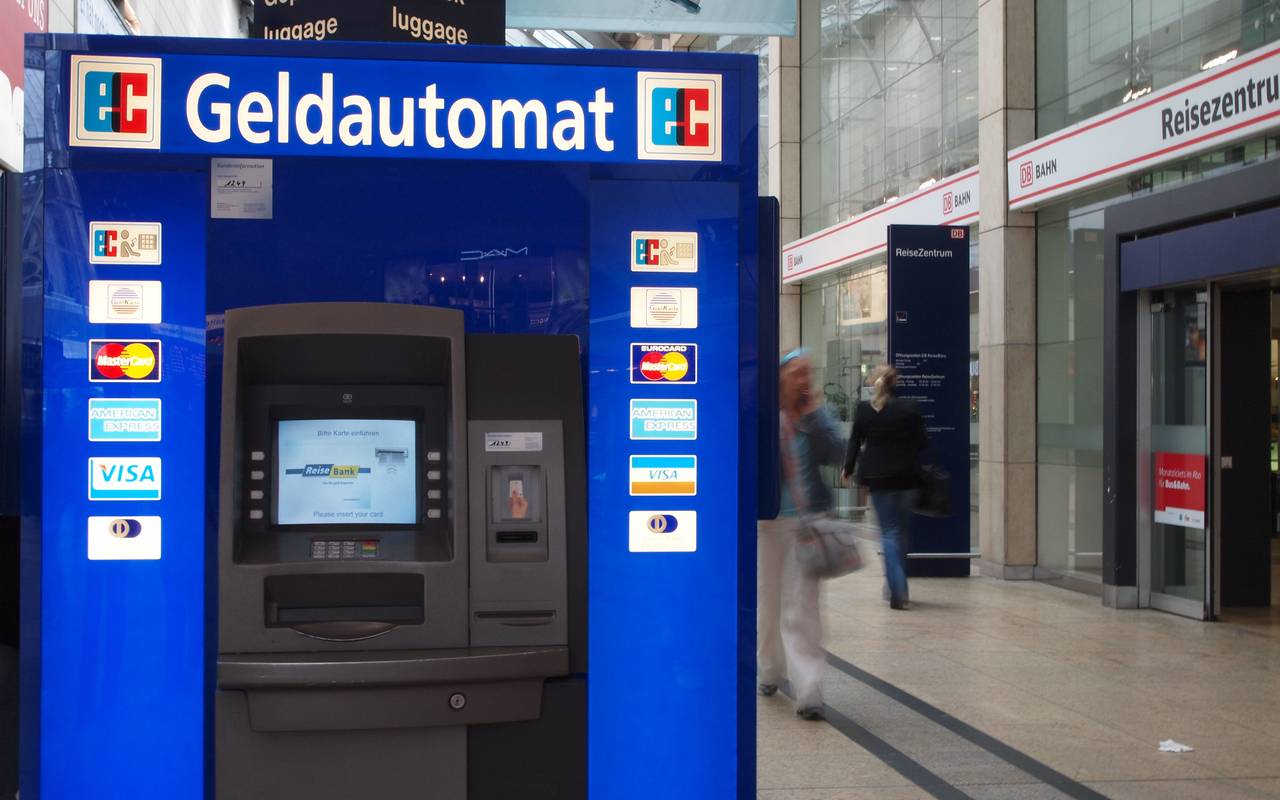 Zeugensuche Nach Automatensprengung Radio Koln