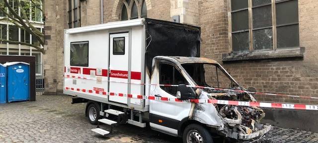 Städtischer Drogenkonsum-Bus ausgebrannt