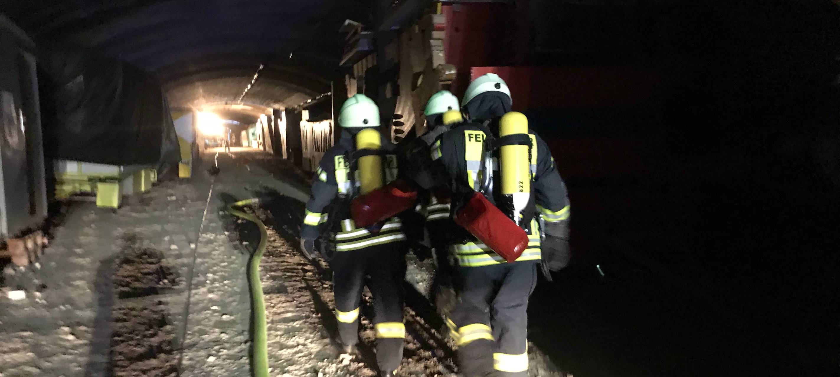 Feuer in Tunnelröhre in Gremberghoven