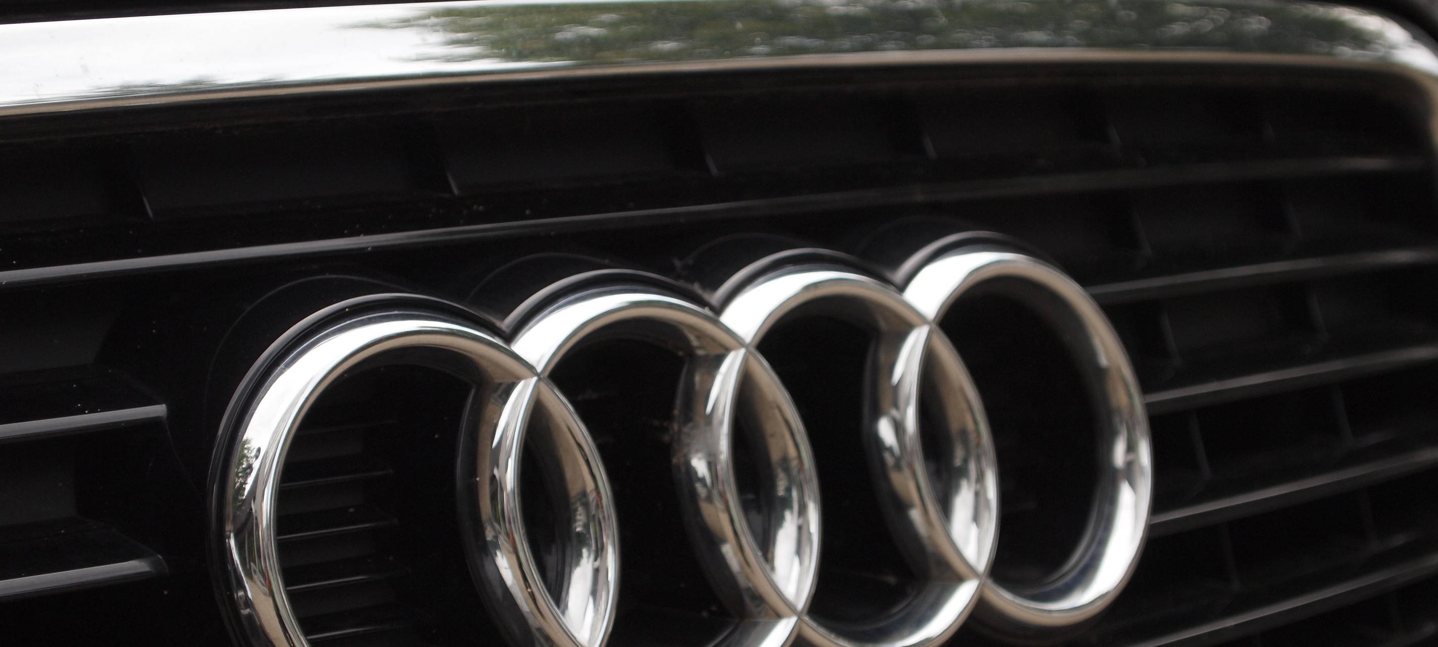 Fahrerflucht: Polizei sucht grauhaarigen Audi-Fahrer