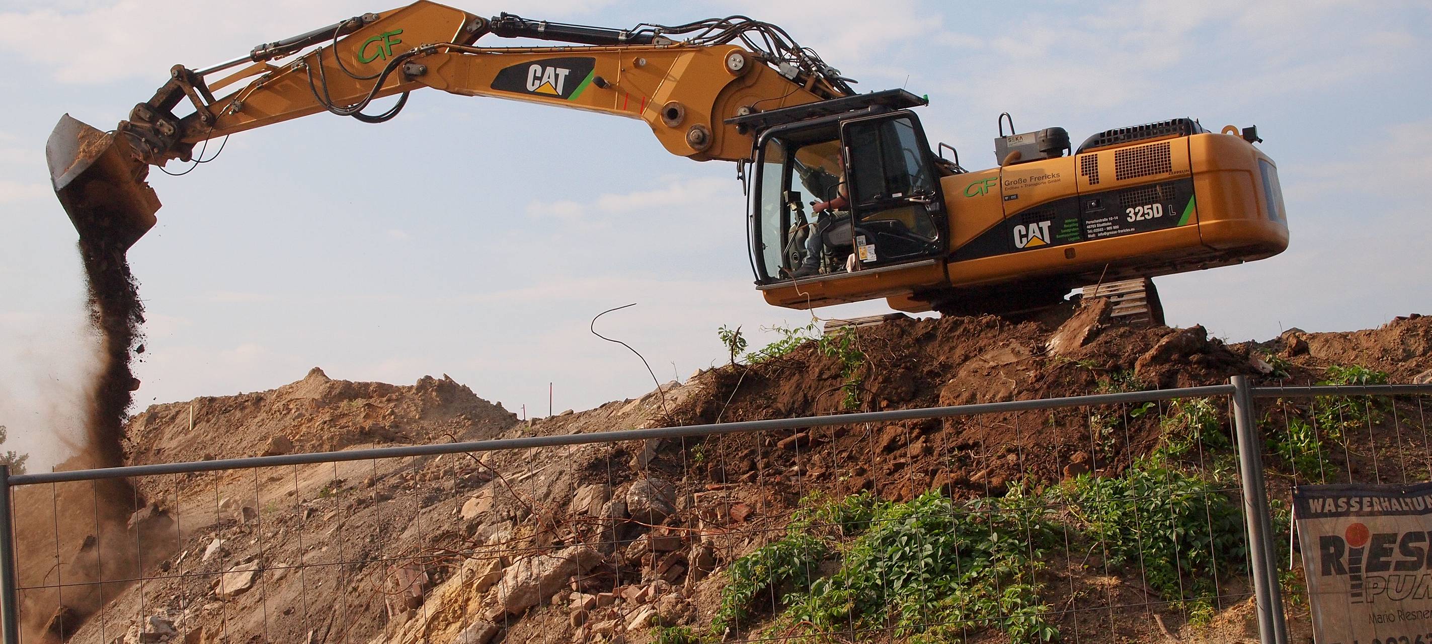 Bagger legt Strom in Südstadt lahm