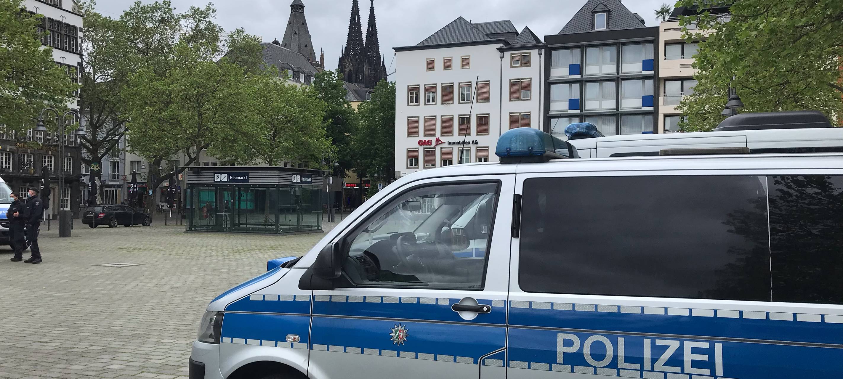 Demos und Fußball - Viel Polizei im Einsatz
