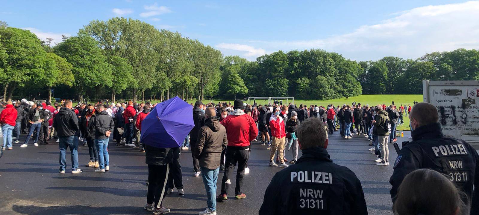 Über 400 Polizeikräfte für FC-Spiel im Einsatz