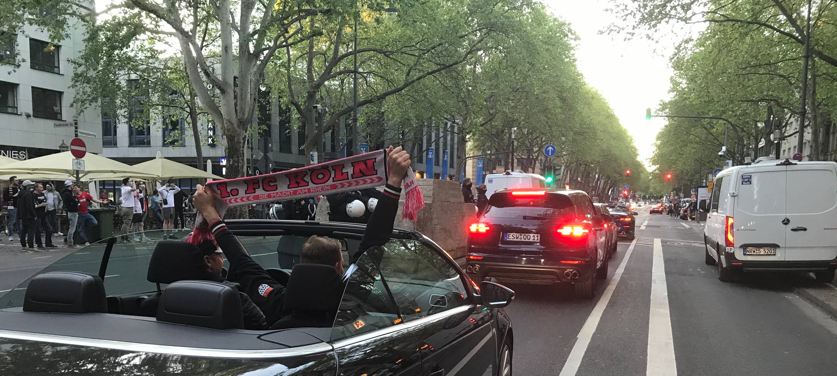 Nach Relegation: Fans feiern überwiegend friedlich