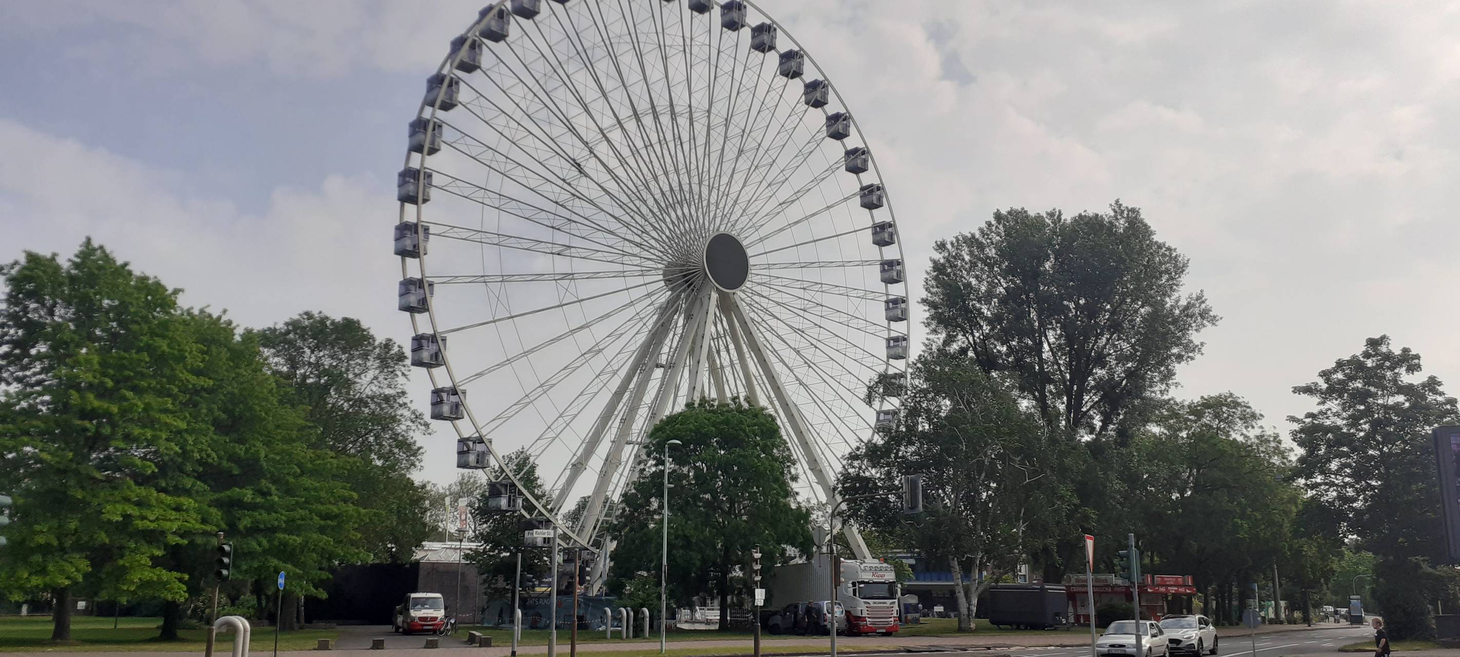 Riesenrad kehrt zum Kölner Zoo zurück
