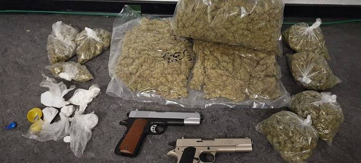 Drogen und Schusswaffen in Wohnhaus sichergestellt