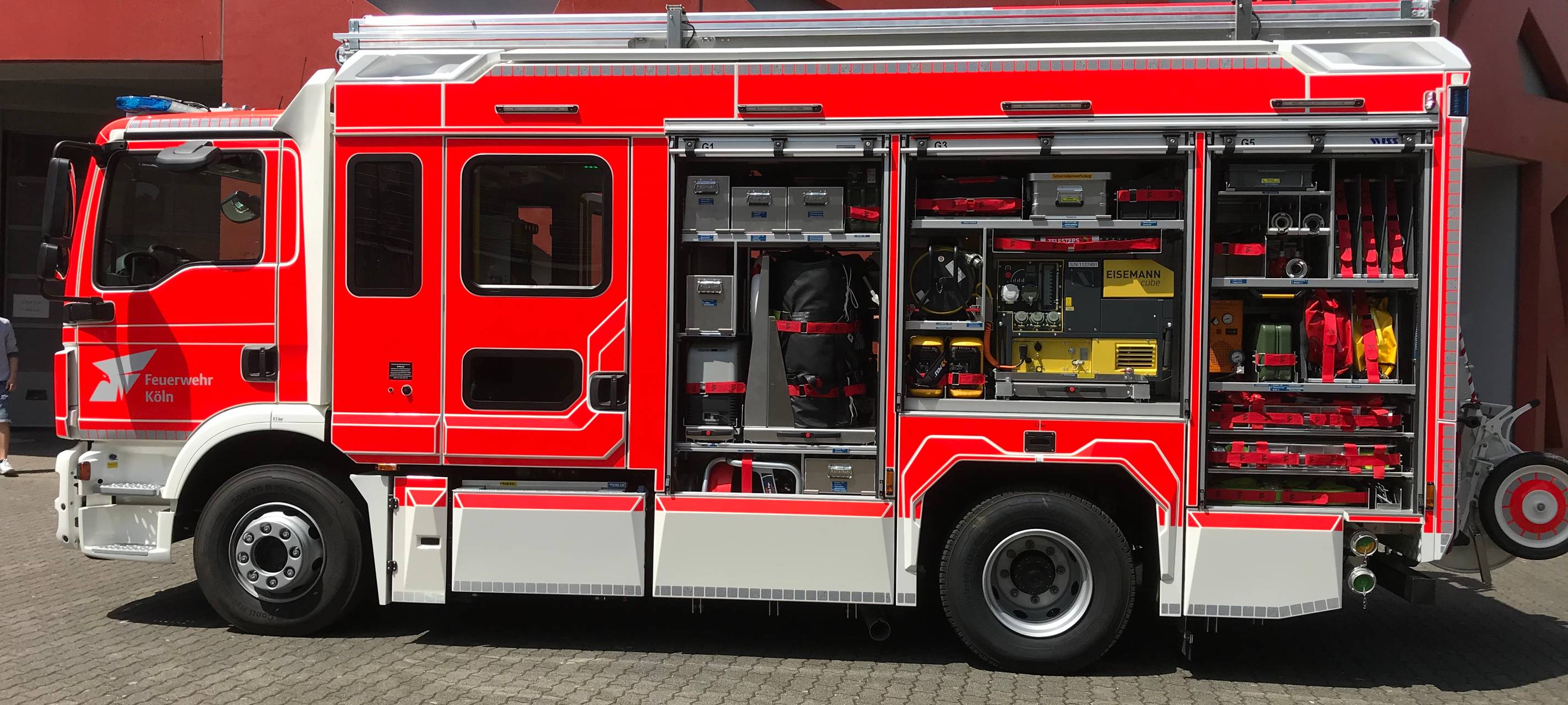 Feuerwehr stellt neue Hilfelöschfahrzeuge vor