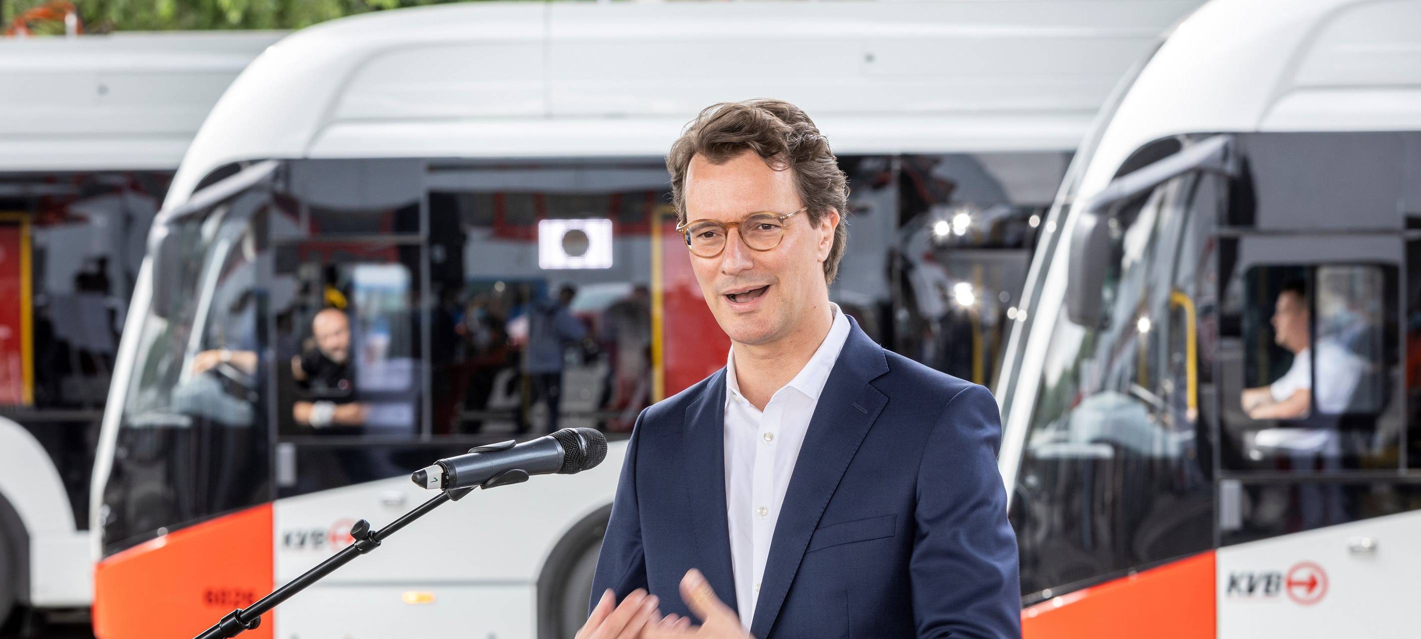 Ministerpräsident Wüst eröffnet CSD-Parade in Köln