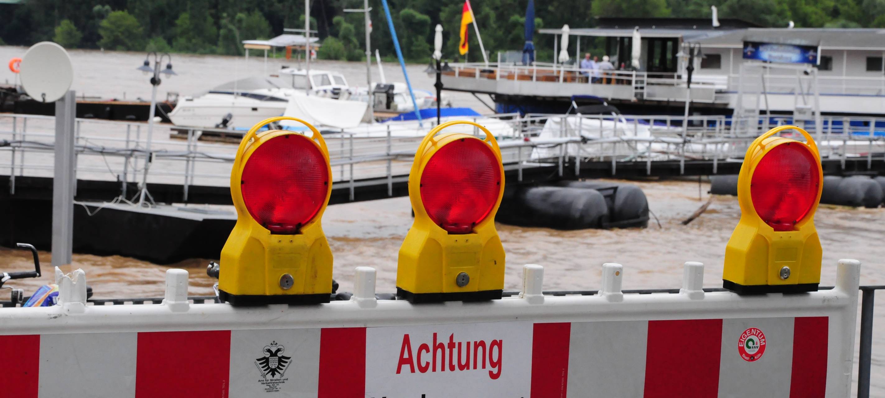 Aufräumarbeiten nach Sturmschäden in Rodenkirchen