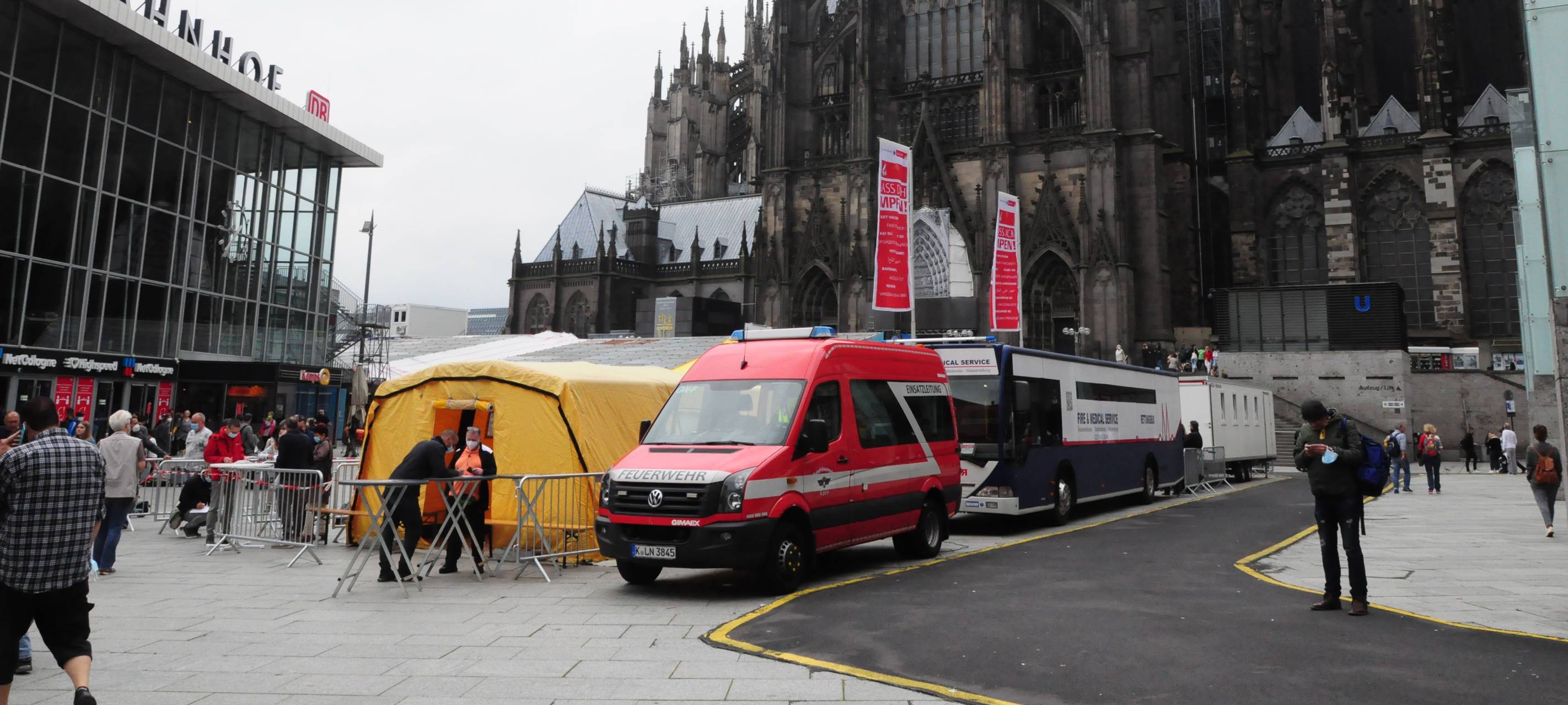 Impfbus am Kölner Dom