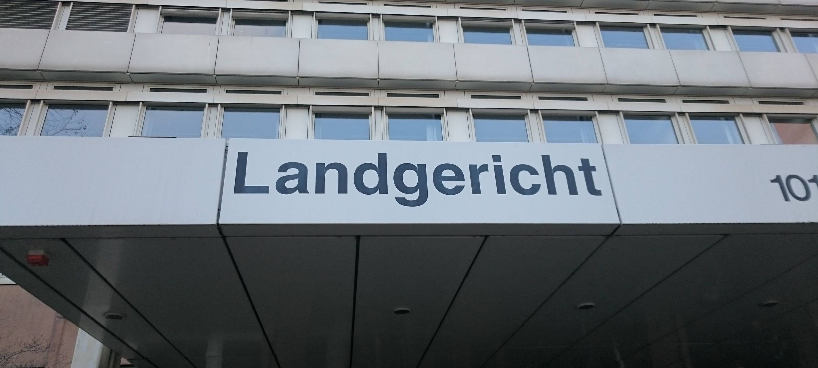 Frau verklagt nach Unfall Freund