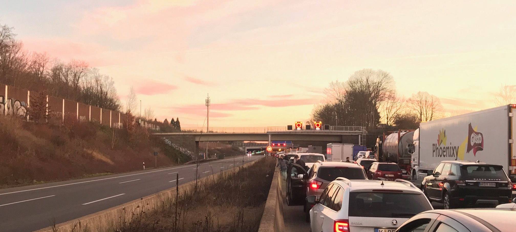 A1 Richtung Dortmund nach Unfall gesperrt