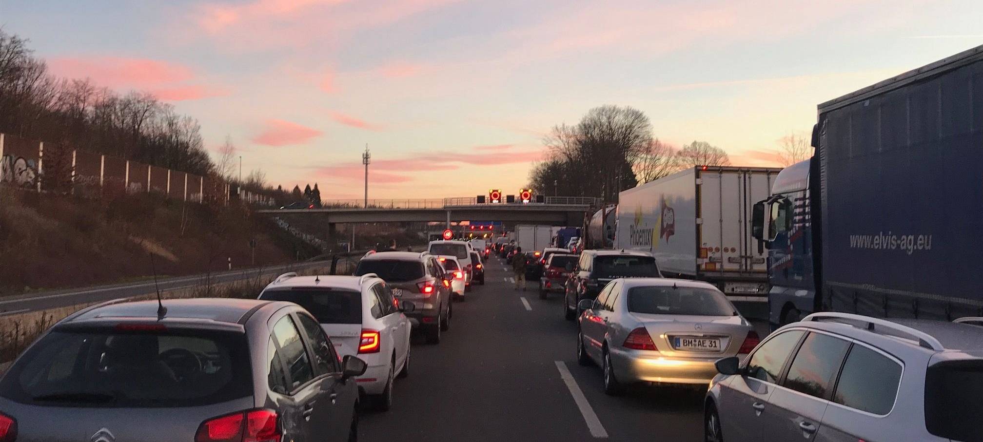 A3 nach Unfall gesperrt
