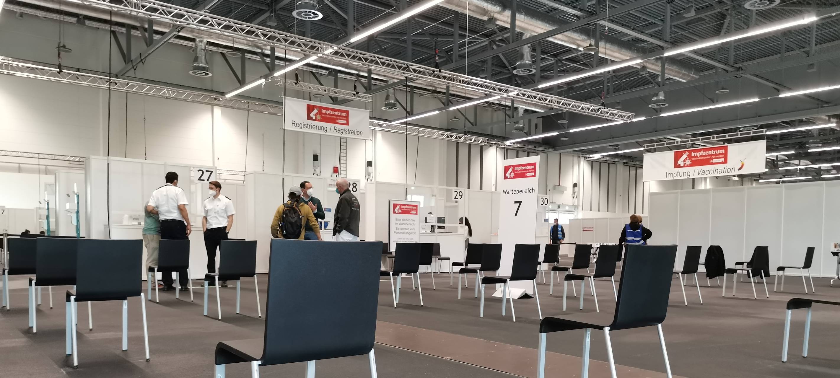 Kölner Feuerwehr zufrieden mit Impfzentrum in Deutz