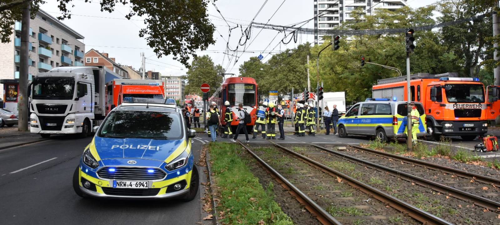 Mann von Straßenbahn erfasst und schwer verletzt