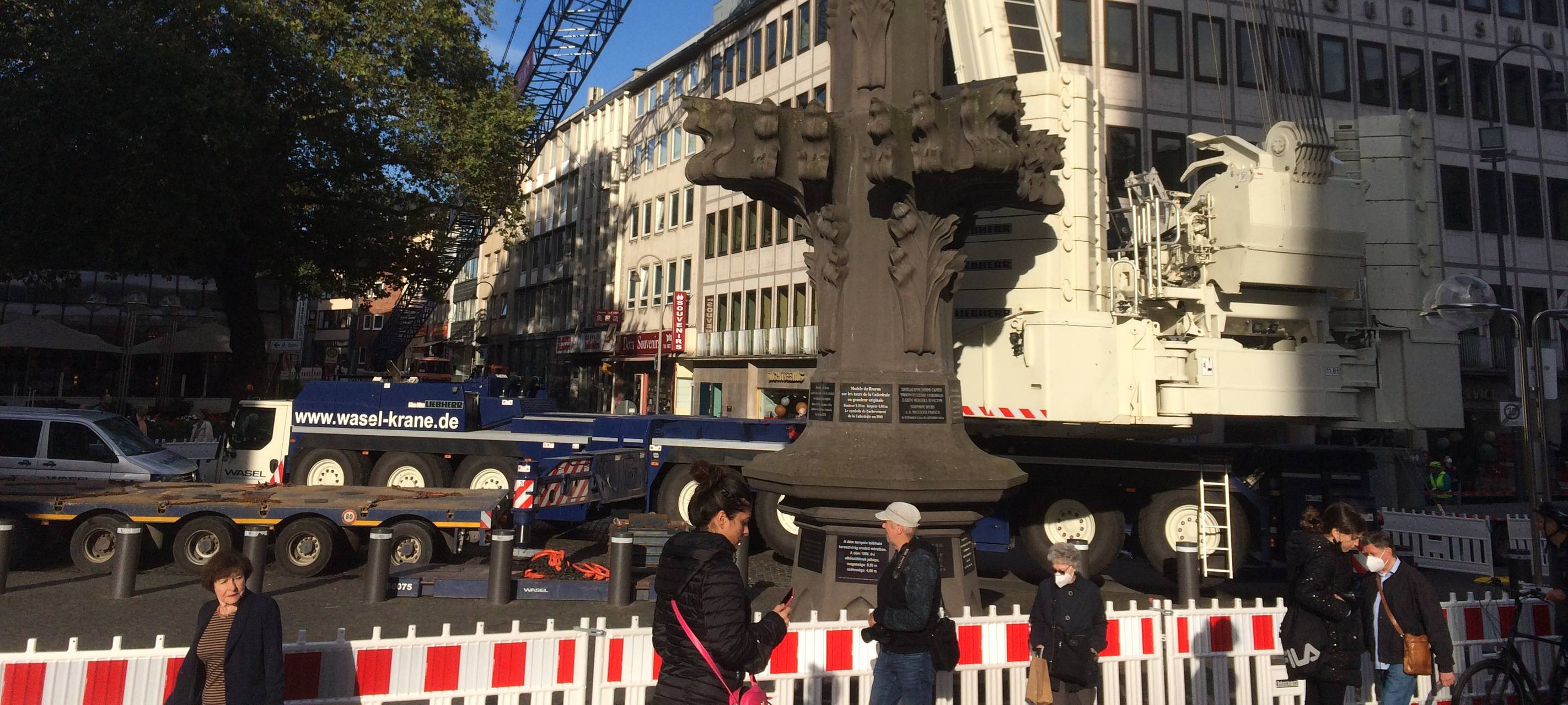 Dombaumeister freut sich über Gerüstabbau
