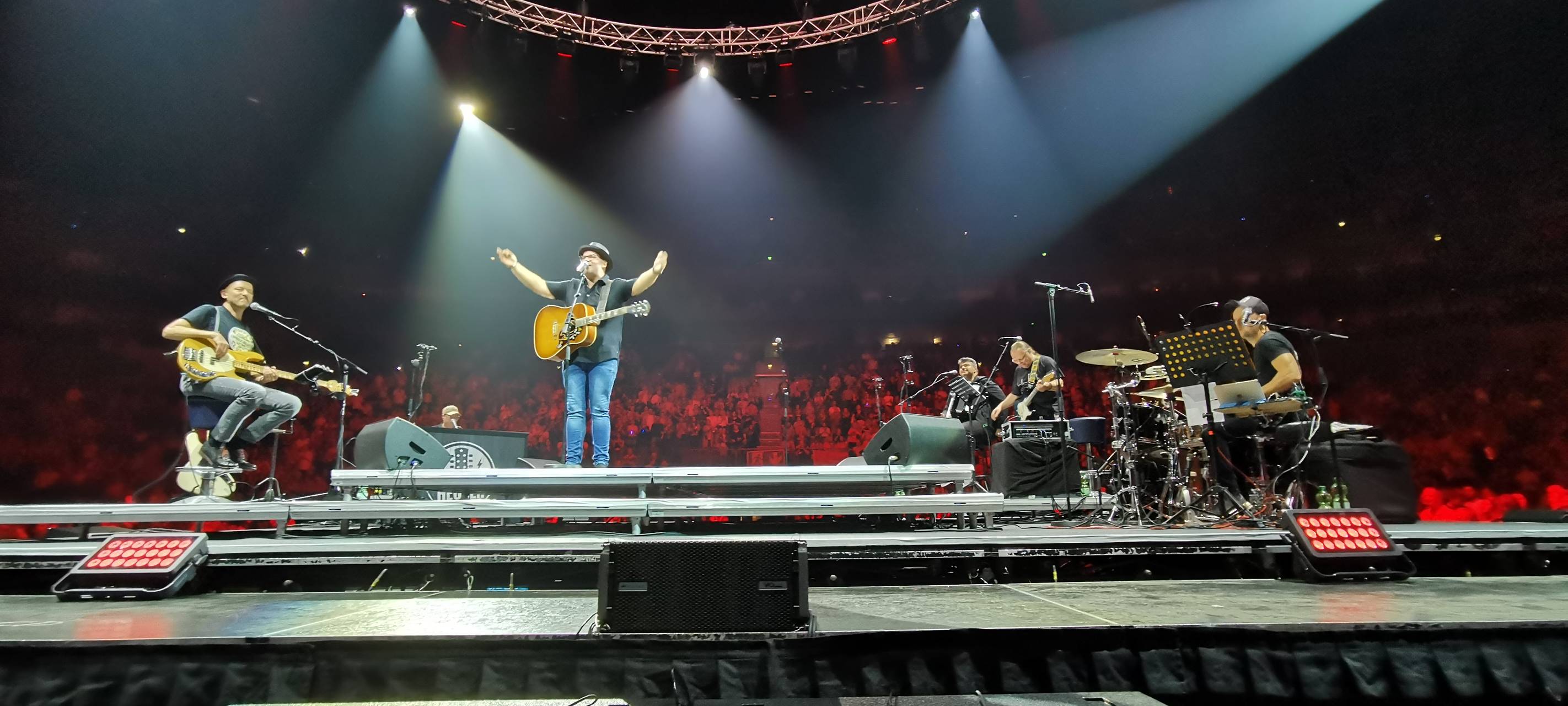 12.600 Musik-Fans feiern in LANXESS arena