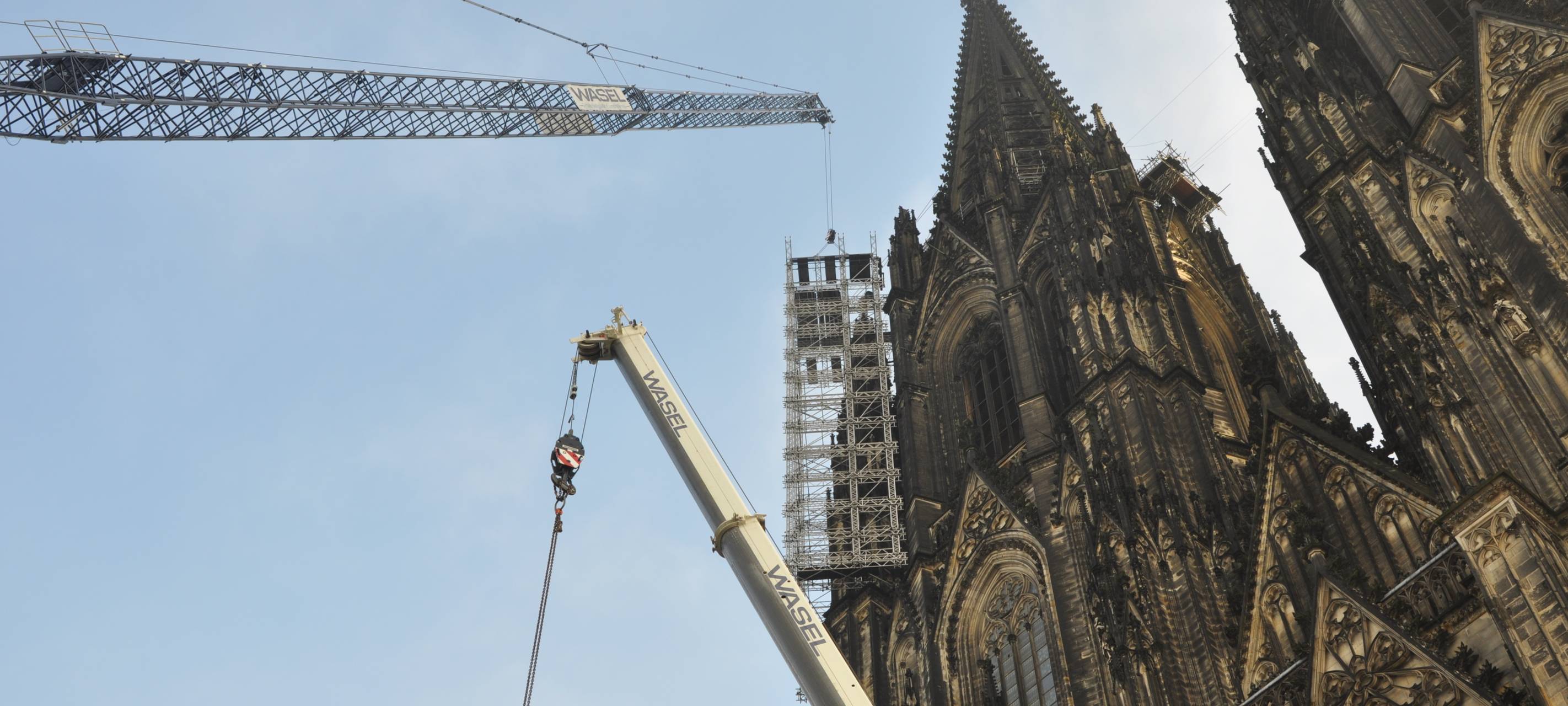 Dombaumeister freut sich über Gerüstabbau