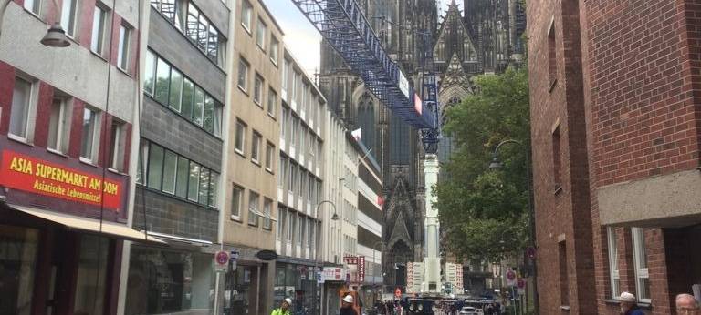 Dombaumeister freut sich über Gerüstabbau