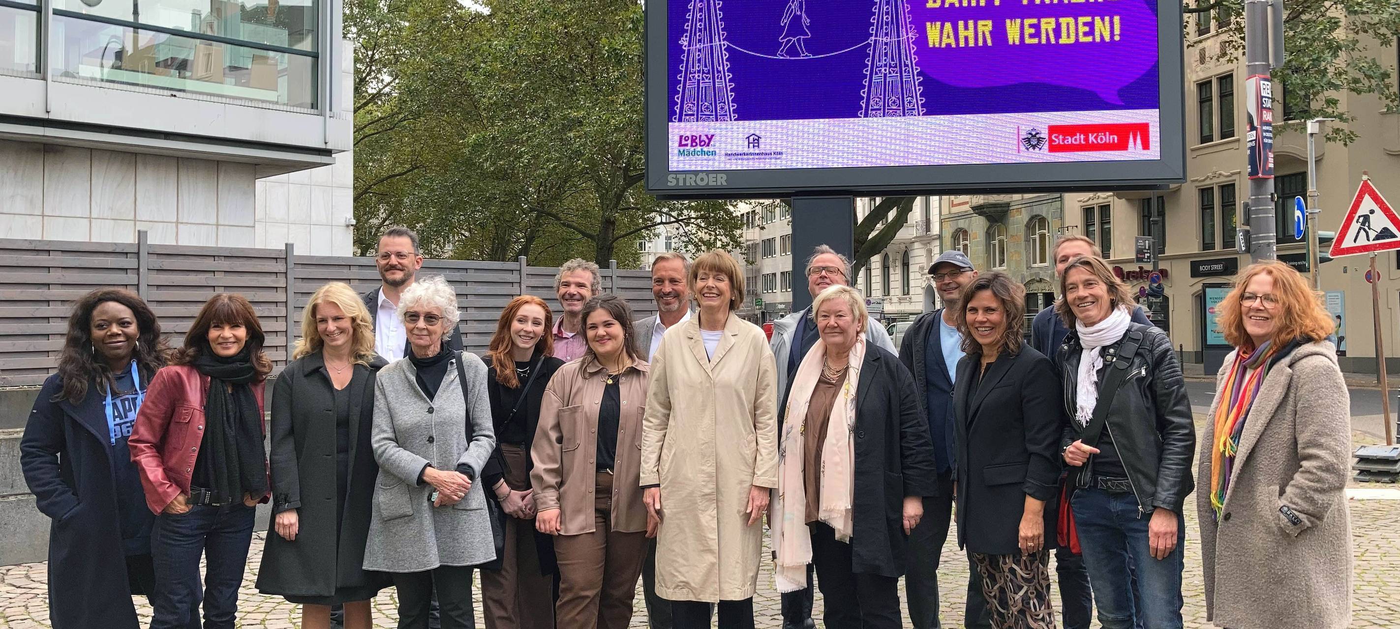 Monumente erstrahlen in pink zum Weltmädchentag