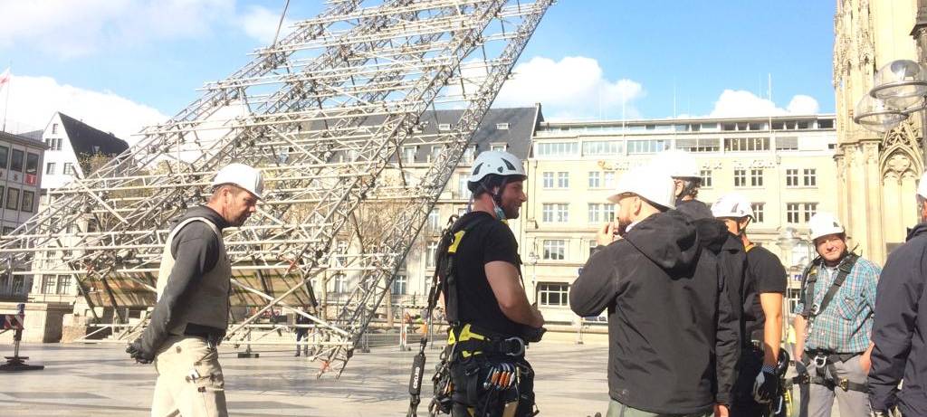 Dombaumeister freut sich über Gerüstabbau