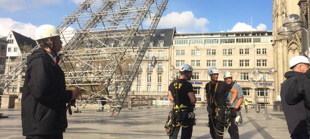 Dombaumeister freut sich über Gerüstabbau